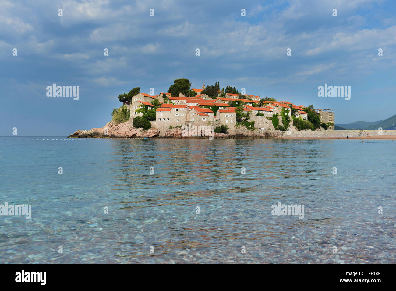 Die wunderschöne Halbinsel Sveti Stefan in Montenegro. Stockfoto