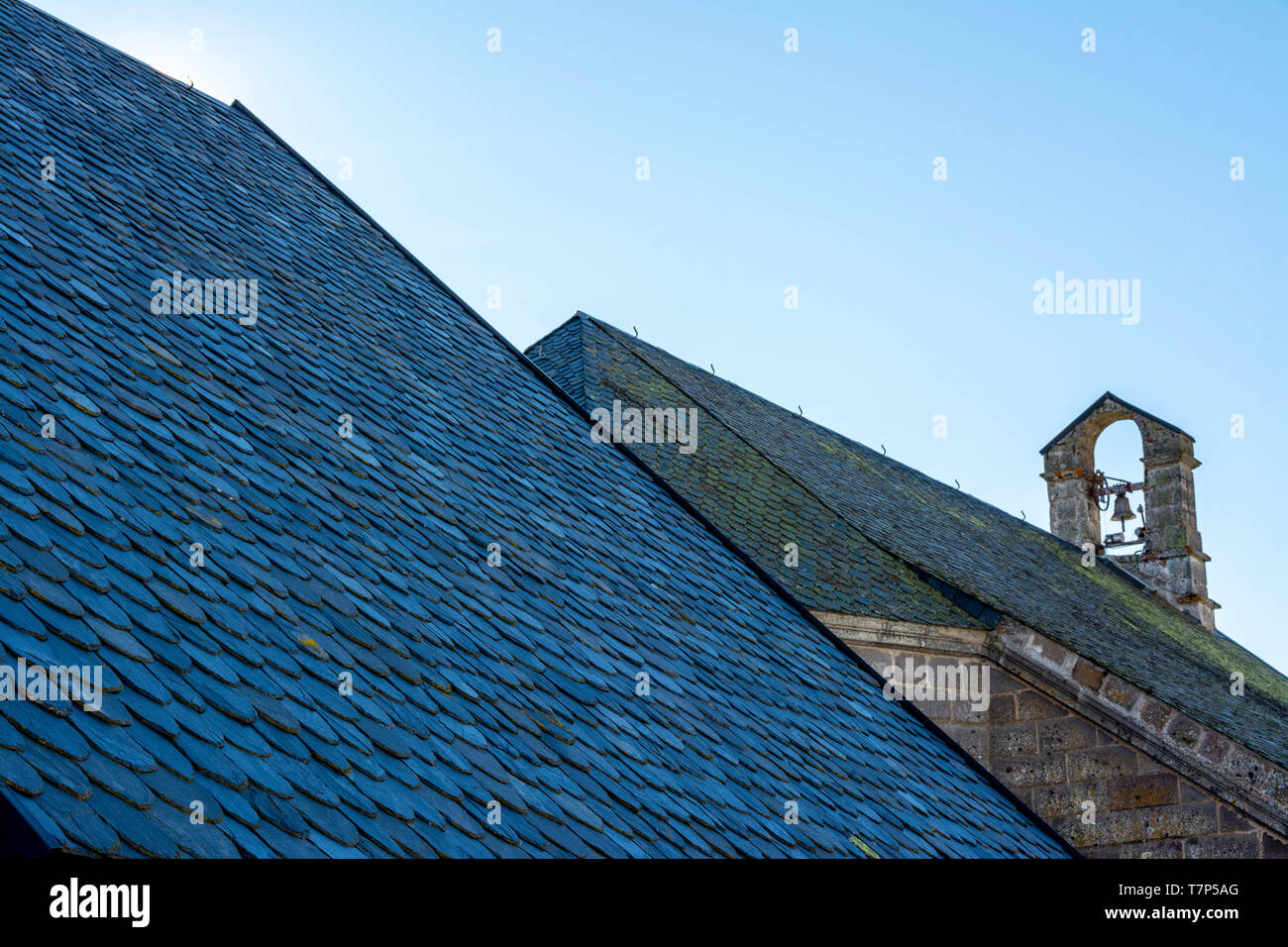 Typische Bedachungen in Stein - Fliesen-. Der Auvergne. Frankreich. Stockfoto