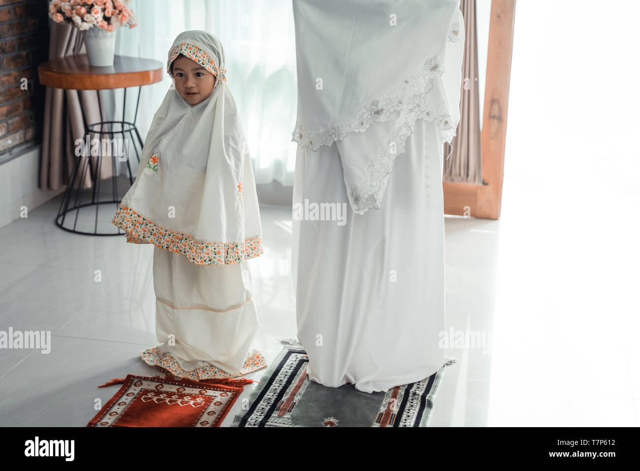 Pray Islam Woman Stockfotos und -bilder Kaufen - Alamy