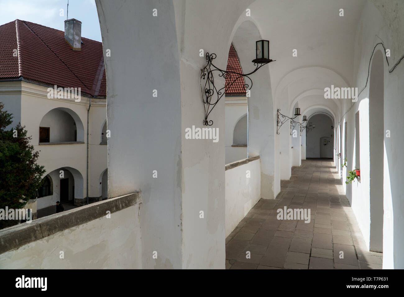 Galerien der dritte und älteste Innenhof der Burg Palanok in Esmoriz Stadt, Ukraine Stockfoto