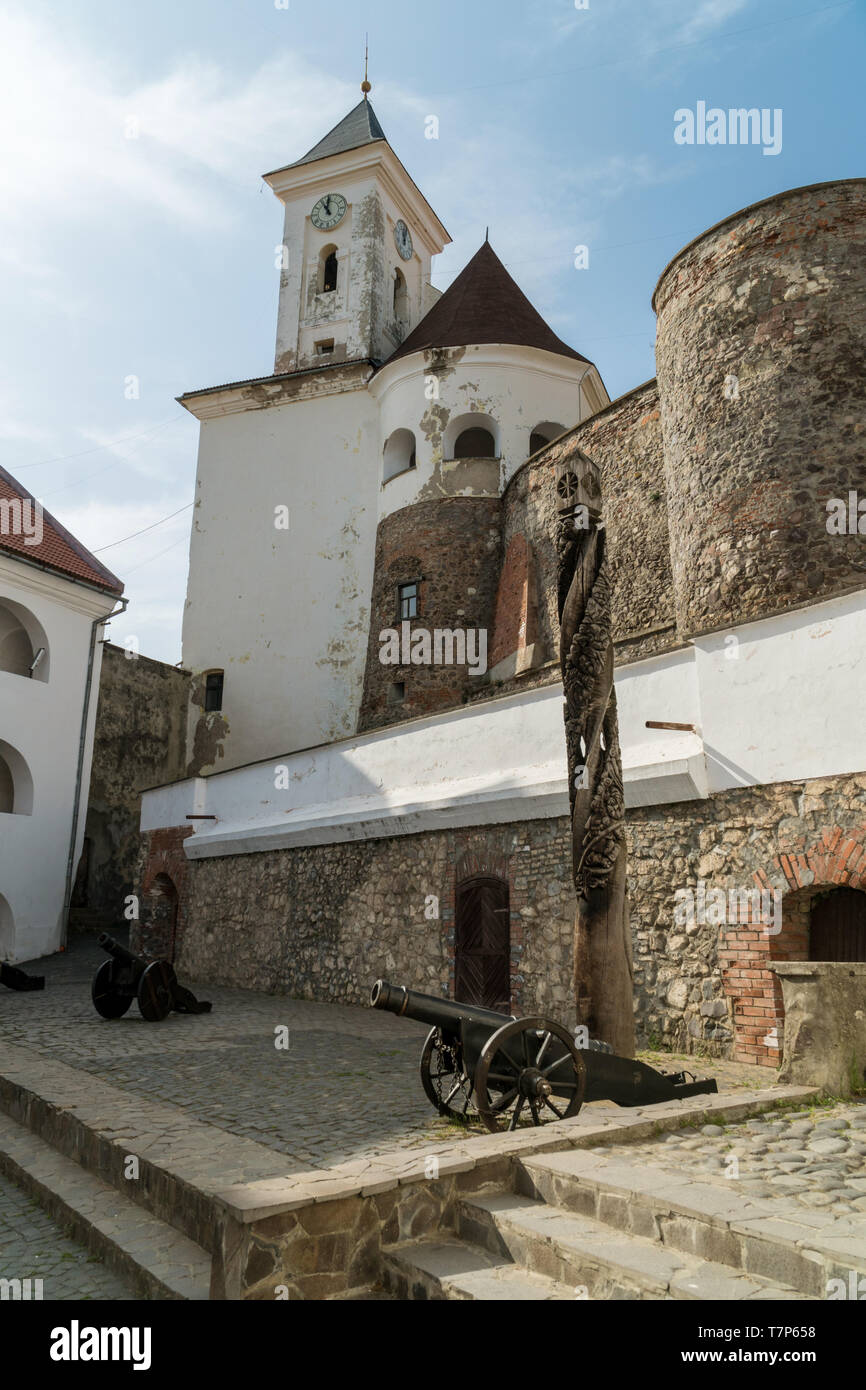 Zweiten Innenhof der Burg Palanok in Esmoriz Stadt, Ukraine Stockfoto