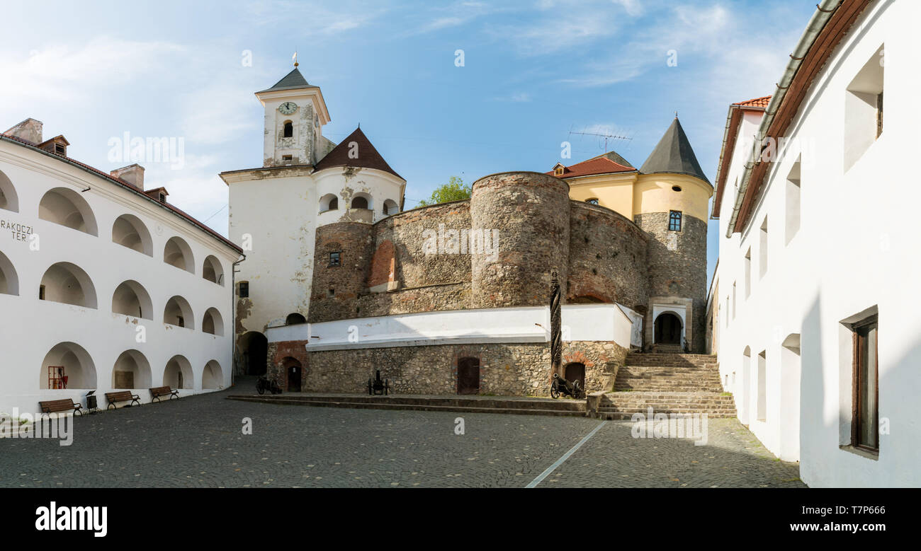Zweiten Innenhof der Burg Palanok in Esmoriz Stadt, Ukraine Stockfoto