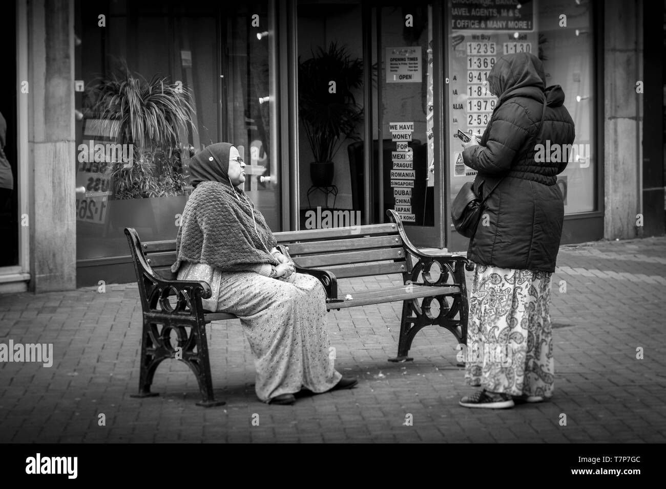 Schwarze und Weiße Street Fotografie rund um das Stadtzentrum von Northampton, UK. Stockfoto