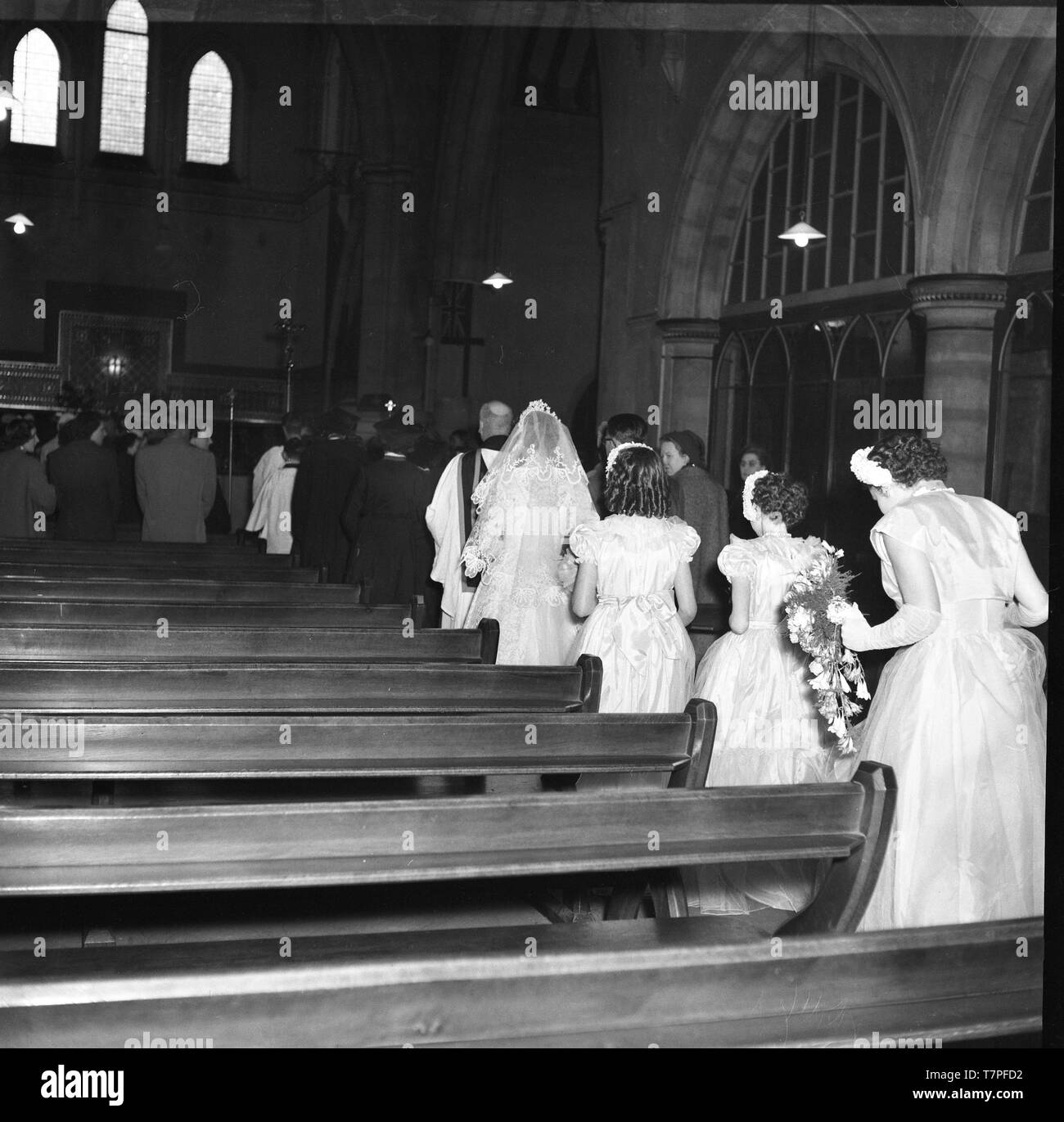 Die Hochzeit von Herrn und Frau Lloyd, 202 ein Cassland Road, London, E8c 1965. Die Braut Prozession. Foto von Tony Henshaw Stockfoto