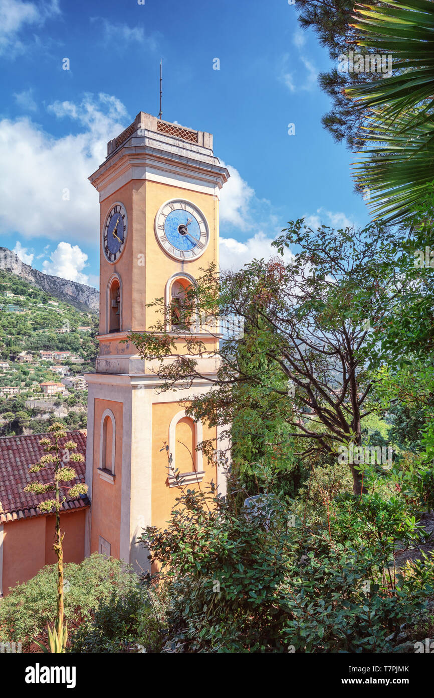 Eze, Frankreich, 5. September 2018: Die alten neo-klassizistischen Kirche Notre Dame de l'Assomption von dem mittelalterlichen Ort Eze Stockfoto