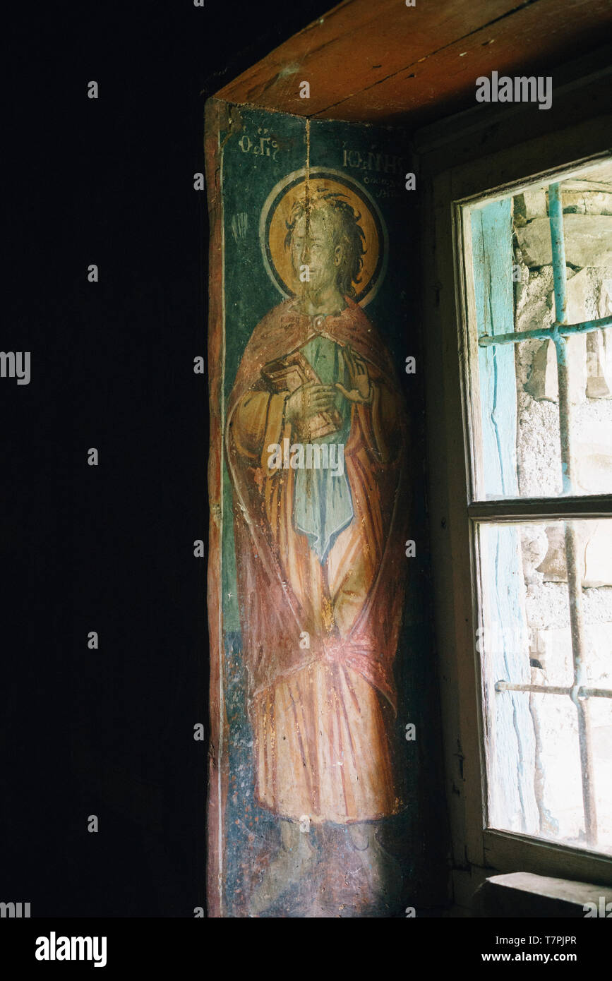 Antike Griechische orthodoxe Fresken in einem Kloster in der Nähe von Kipoi, Zagoria, Griechenland. Stockfoto