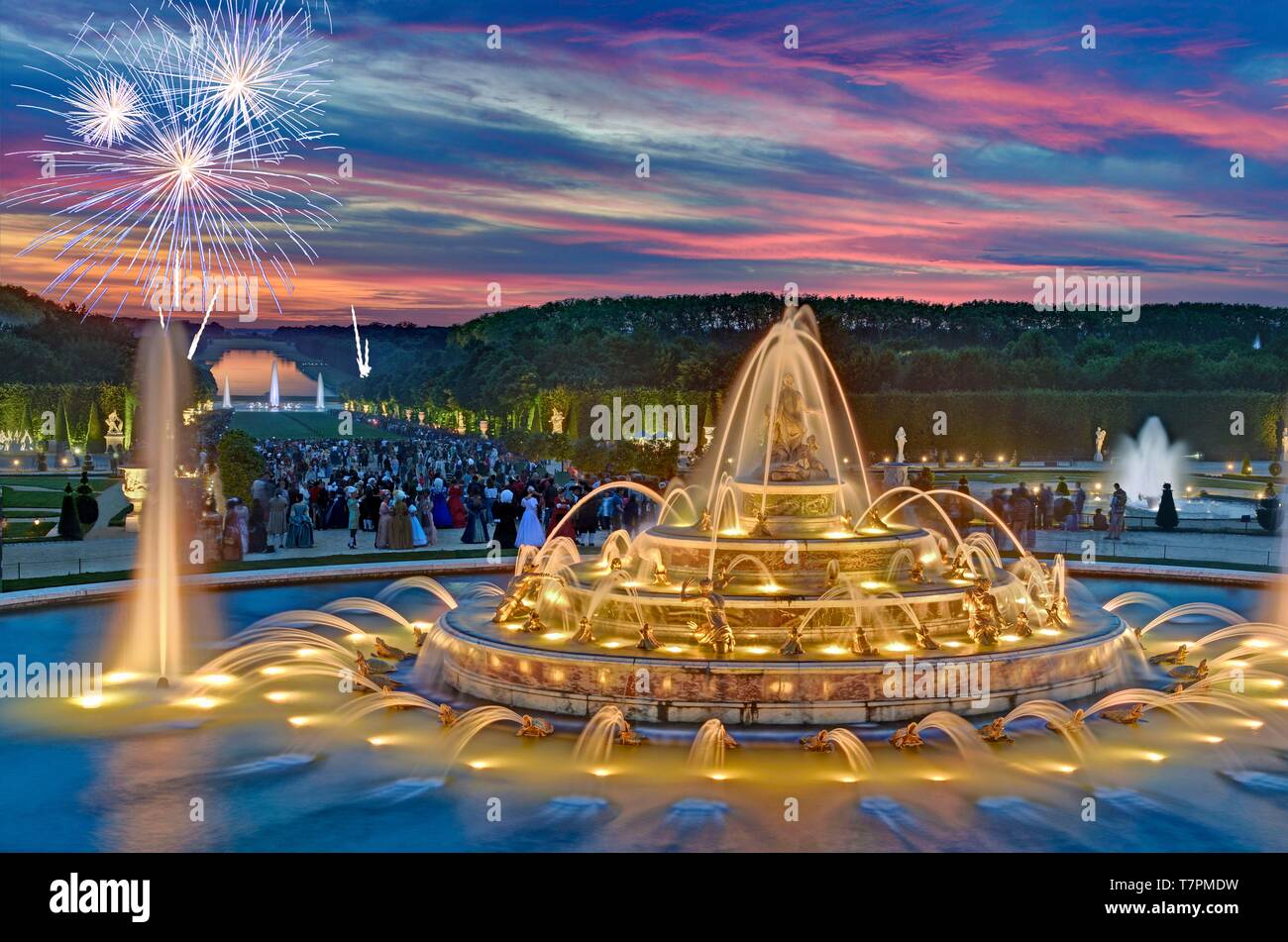 Frankreich, Yvelines, Versailles, Park des Schlosses von Versailles als Weltkulturerbe von der UNESCO, der Brunnen der Latona und Feuerwerk Stockfoto