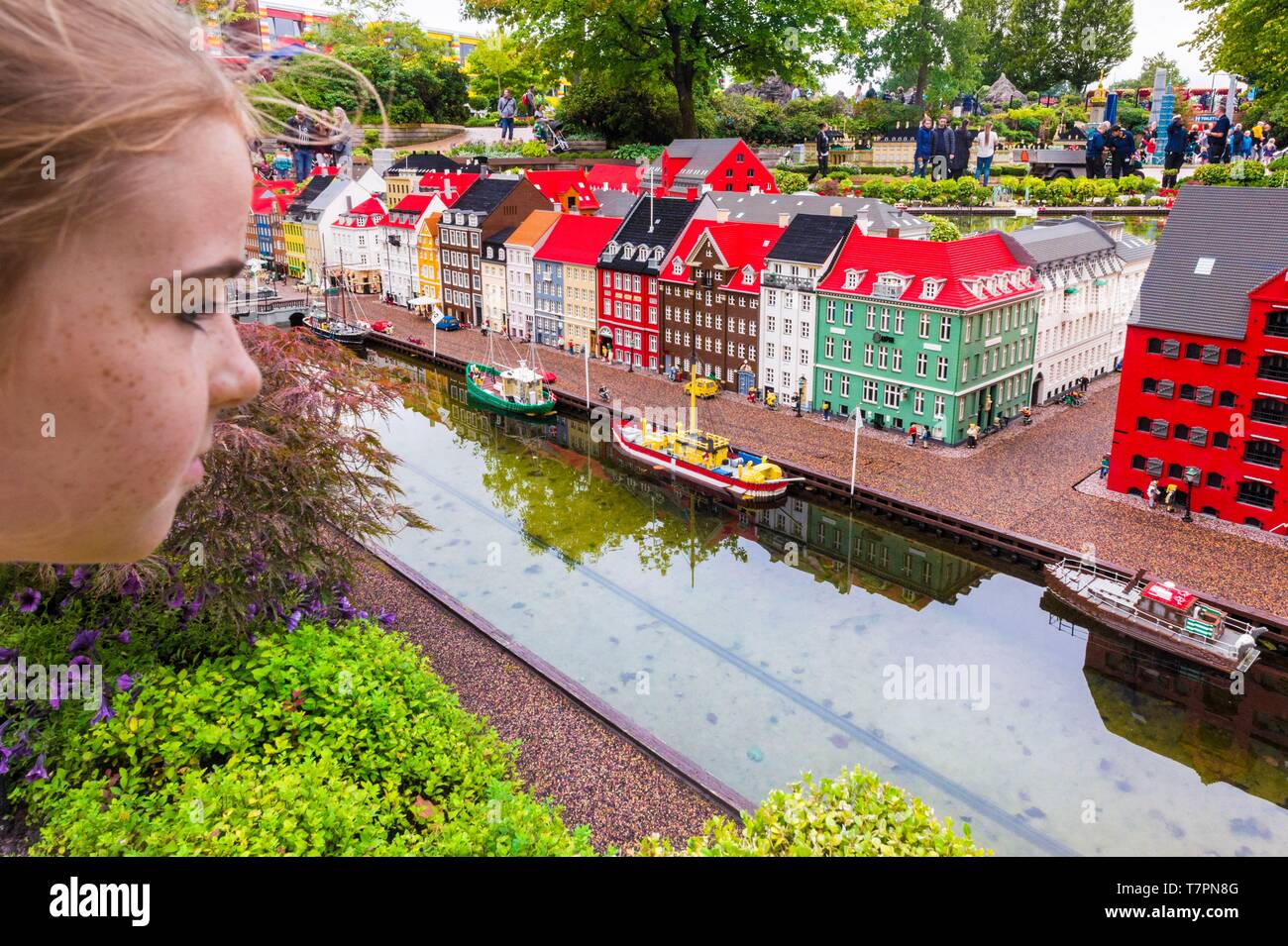 Dänemark, jütland, Billund, Legoland® Billund ist der erste Legoland Park gegründet im Jahr 1968, in der Nähe der Hauptsitze der Lego® (der Begriff Lego ist abgeleitet von der Dänischen Leg godt Sinne gut spielt), es besteht aus folgenden Räumen: Hier der Hafen von Kopenhagen mit 3,5 Millionen Ziegel im Miniland true animierte Miniatur Welt gemacht, sondern auch zu Legoredo Town, Imagination Zone, Knights Kingdom, DUPLO Land, Pirate Land, LEGO City, Insel Dino, Fun Town, LEGO X-Treme, Land Abenteuer, Verkehr, Reich der Pharaonen, Land der Wikinger, Stockfoto