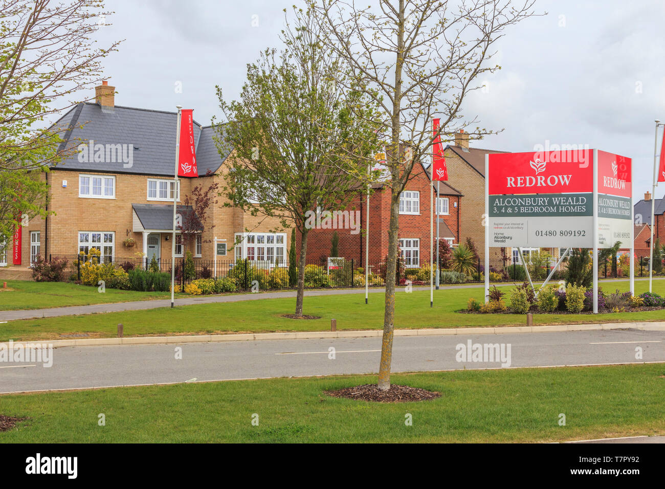Redrow neue Häuser bauen, Alconbury Weald wichtige neue Gehäuse Entwicklung, in der Nähe von Huntingdon, Cambridgeshire, England, UK, GB Stockfoto