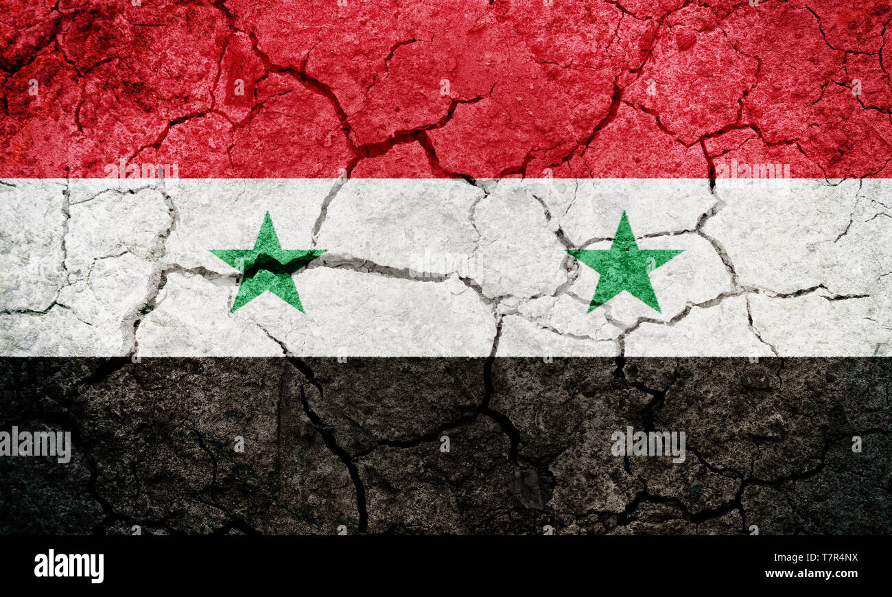 Arabische Republik Syrien Flagge auf trockener Erde Boden Textur Hintergrund Stockfoto