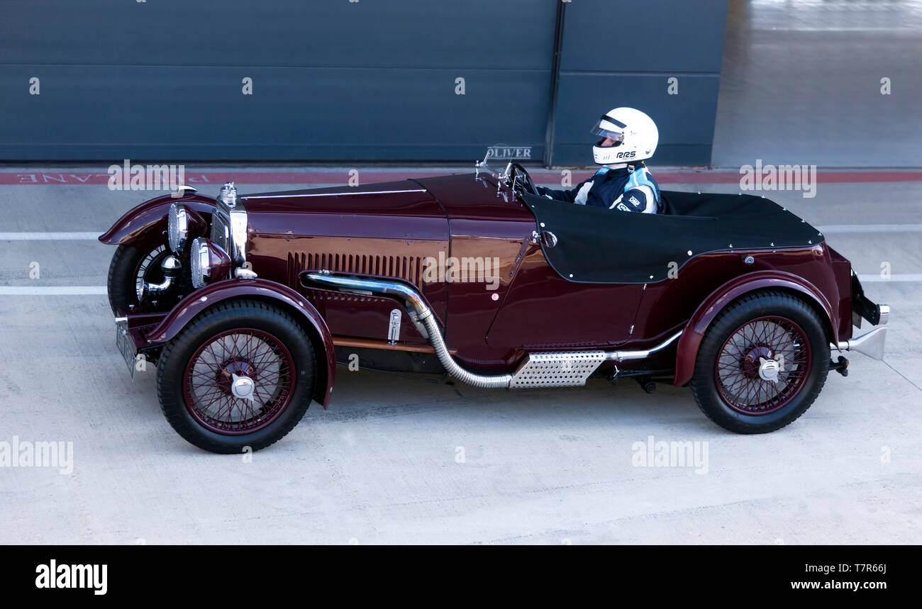 Marian Stoch, in einem 1495 cc, Maroon, Aston Martin, während der 2019 Silverstone Classic Media Day/Test Tag Stockfoto