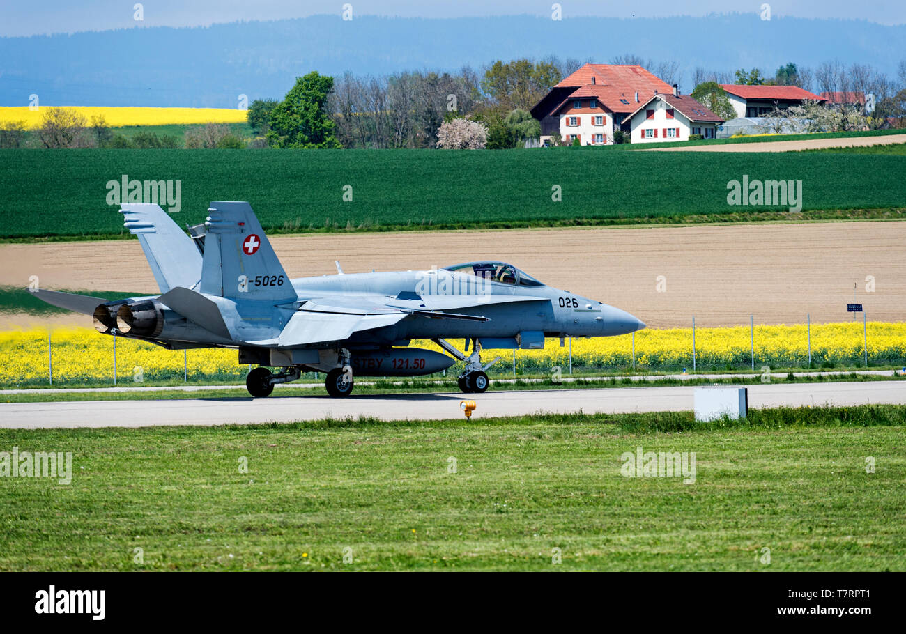 McDonnell Douglas F/A-18C Hornet der Schweizer Luftwaffe vor dem take-off in einer malerischen Landschaft, Payerne, Schweiz Stockfoto