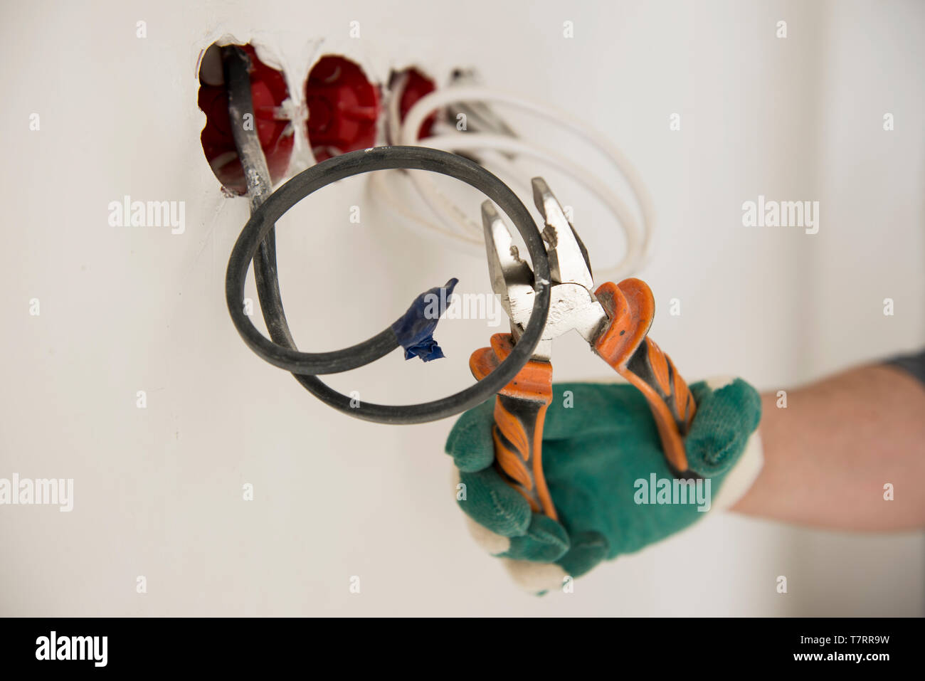 Die harte Arbeit der Elektriker von Home Renovierung Stockfoto