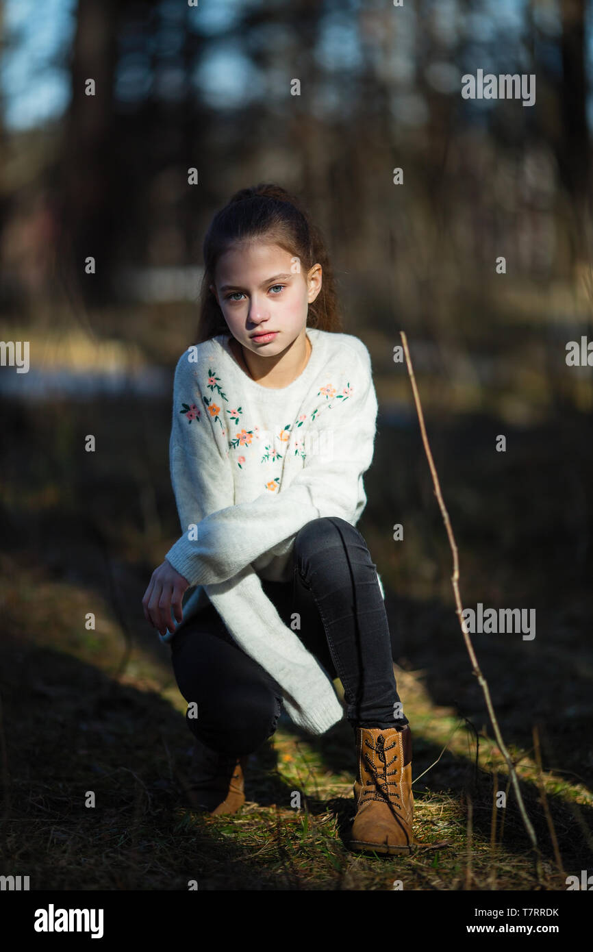 12 jähriges mädchen Porträt einer 12-jährigen süßen Mädchen, photoshooting im Frühjahr Park  Stockfotografie - Alamy