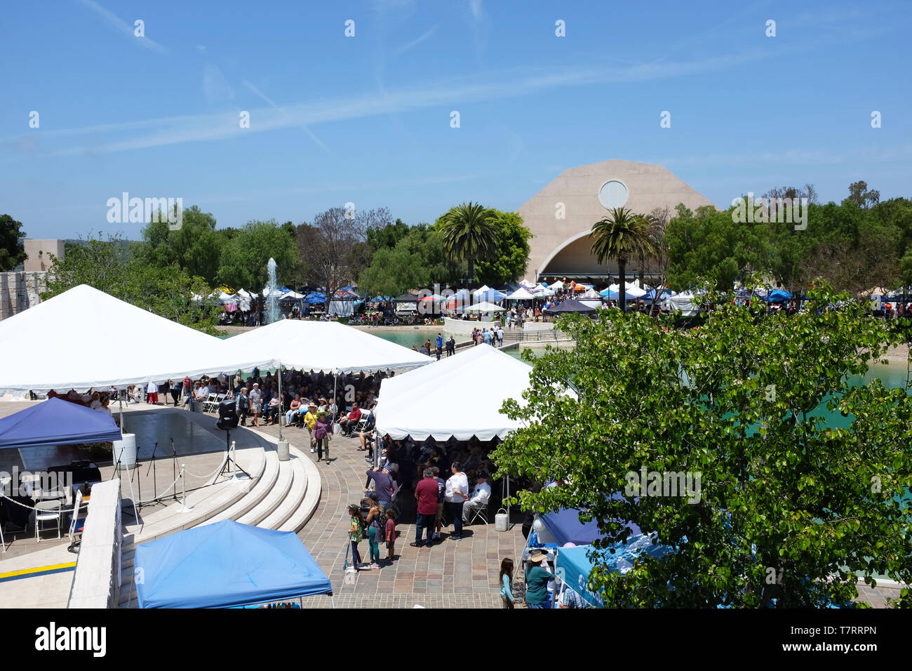 ALISO Viejo, Kalifornien, 4. Mai 2019: Frieden Seebühne bei Soka Universith während des 18. jährlichen Internationalen Festivals. Stockfoto