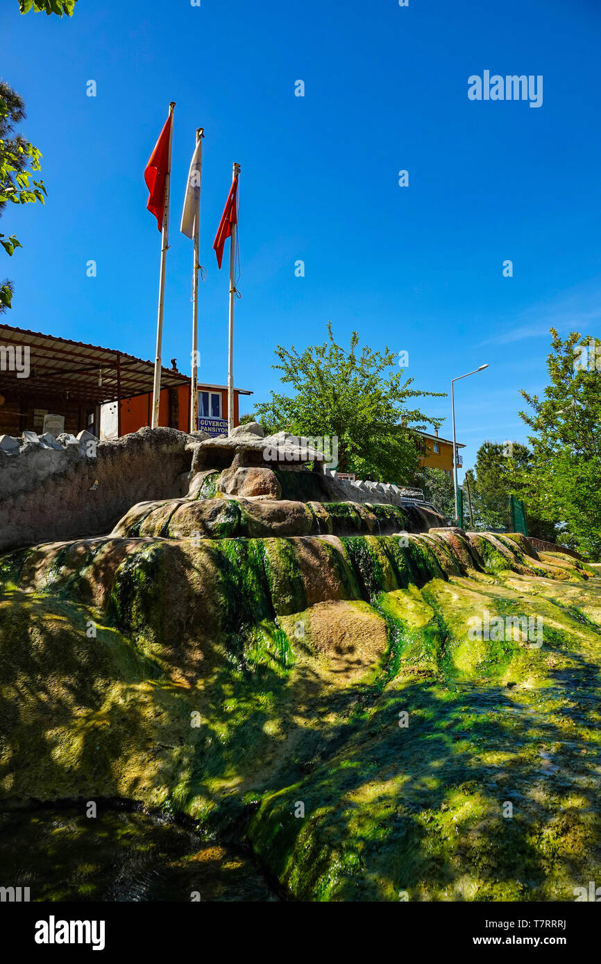 Karahayit Stadt mit roten Federn, in der Nähe von Pamukkale, Reiseziel, Türkei, Rot pools Karahayit mit der gesunden Mineralwasser in Stadt Denizl Stockfoto