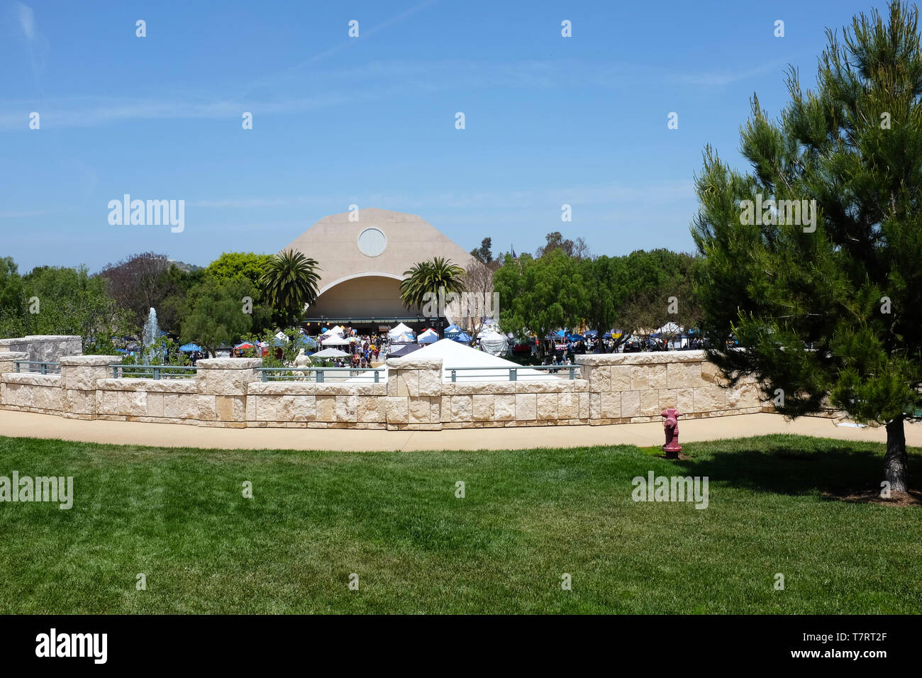 ALISO Viejo, Kalifornien, 4. Mai 2019: Grundstück an der Soka Universität und schaut in das Freizeitzentrum, die während der Internationalen Festival. Stockfoto