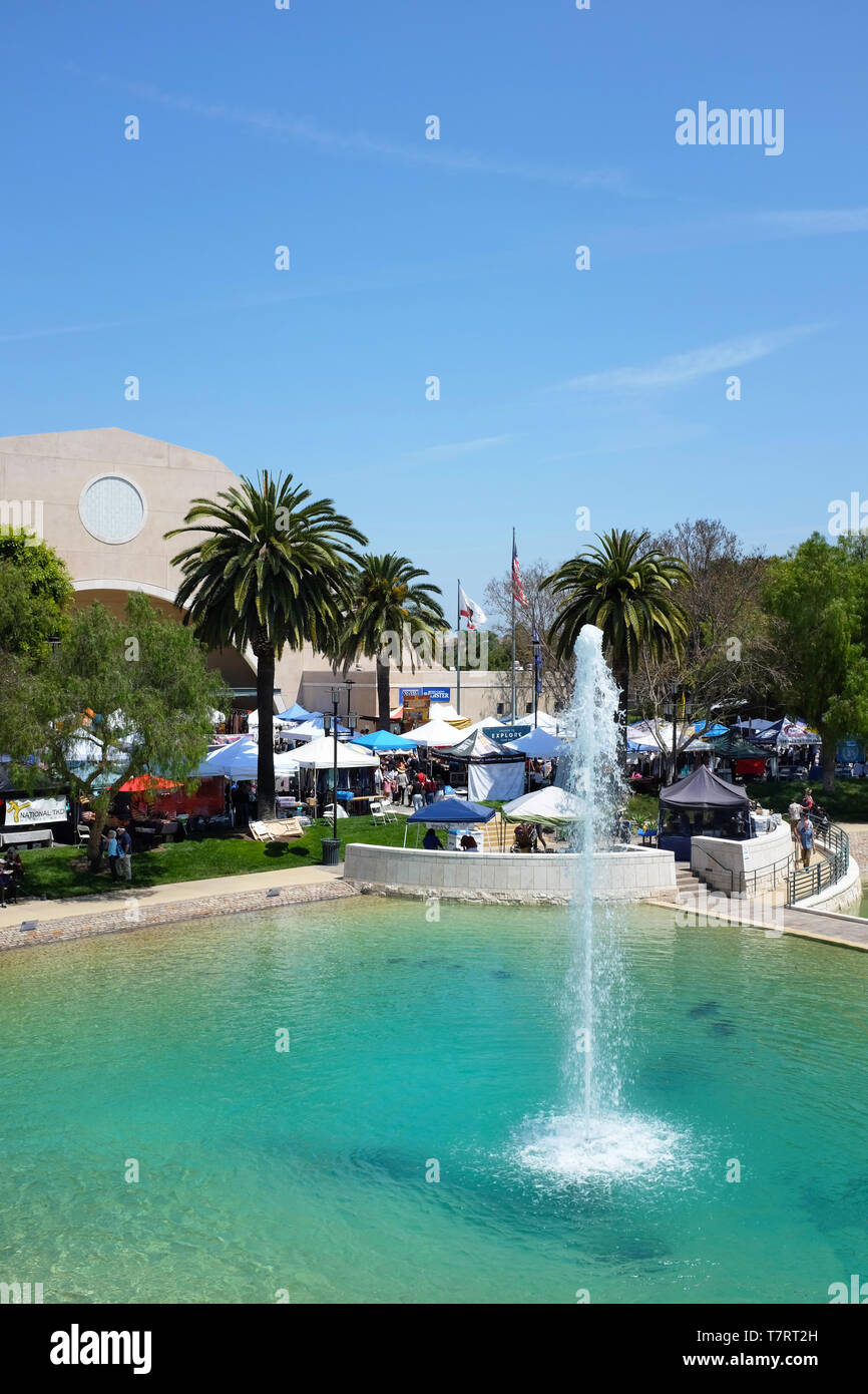 ALISO Viejo, Kalifornien, 4. Mai 2019: Frieden See Brunnen an der Soka Universität während der 18. jährlichen Internationalen Festivals. Stockfoto