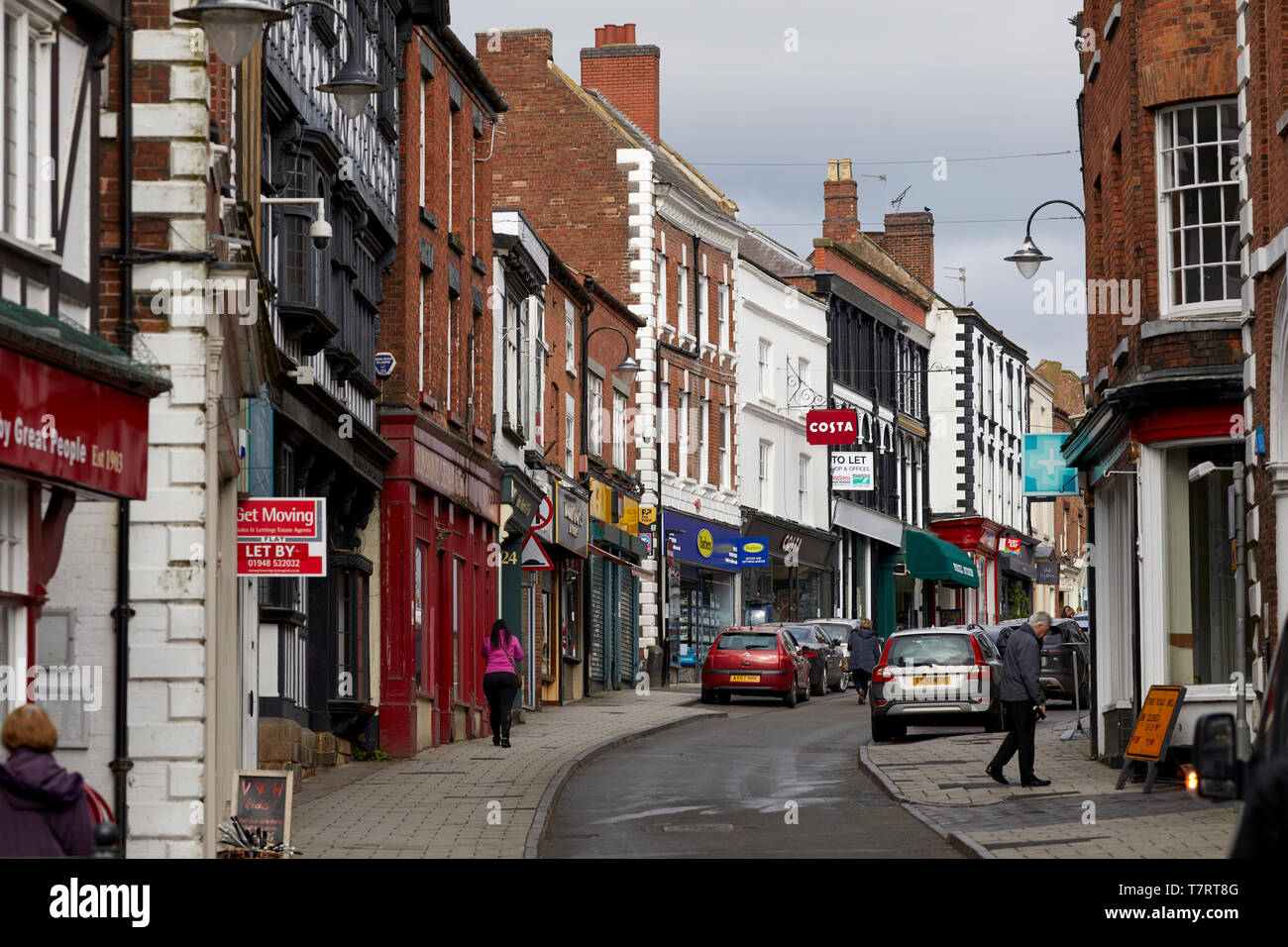 Whitchurch Marktstadt in Shropshire, England, in der Nähe der walisischen Grenze. die High Street Hill Stockfoto