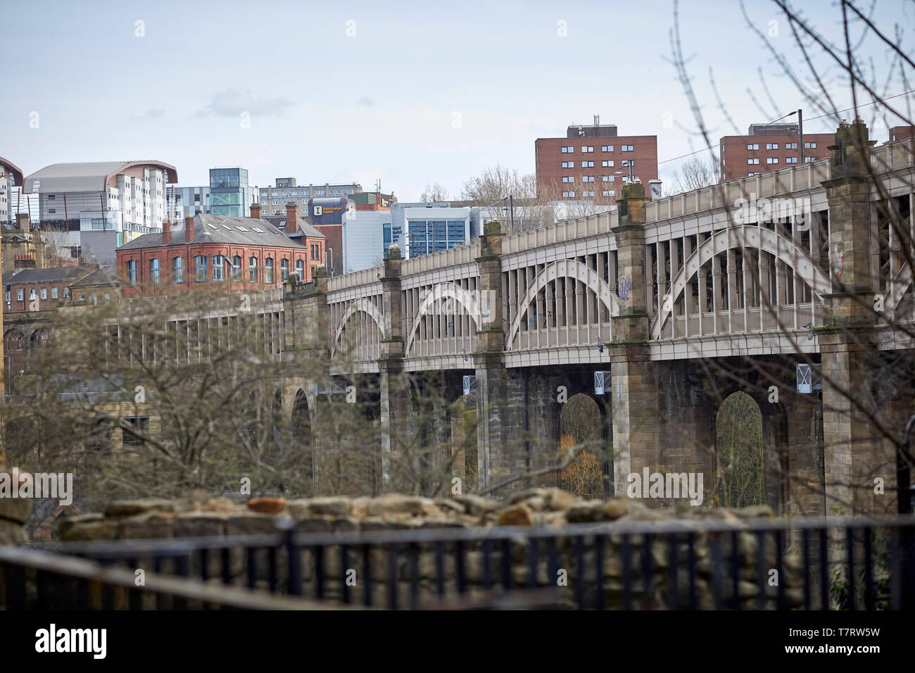 Newcastle upon Tyne, Die Hohe Brücke (Straße und Eisenbahn Brücke überspannt den Fluss Tyne. Stockfoto