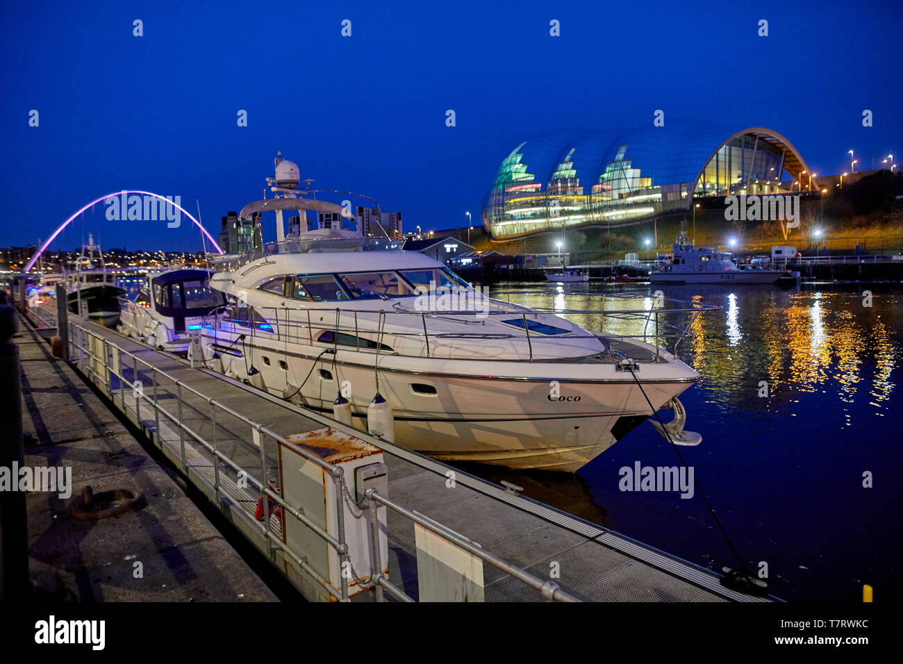 Iconic Newcastle upon Tyne Quayside waterfront Boote Liegeplatz am Fluss Tyne Stockfoto