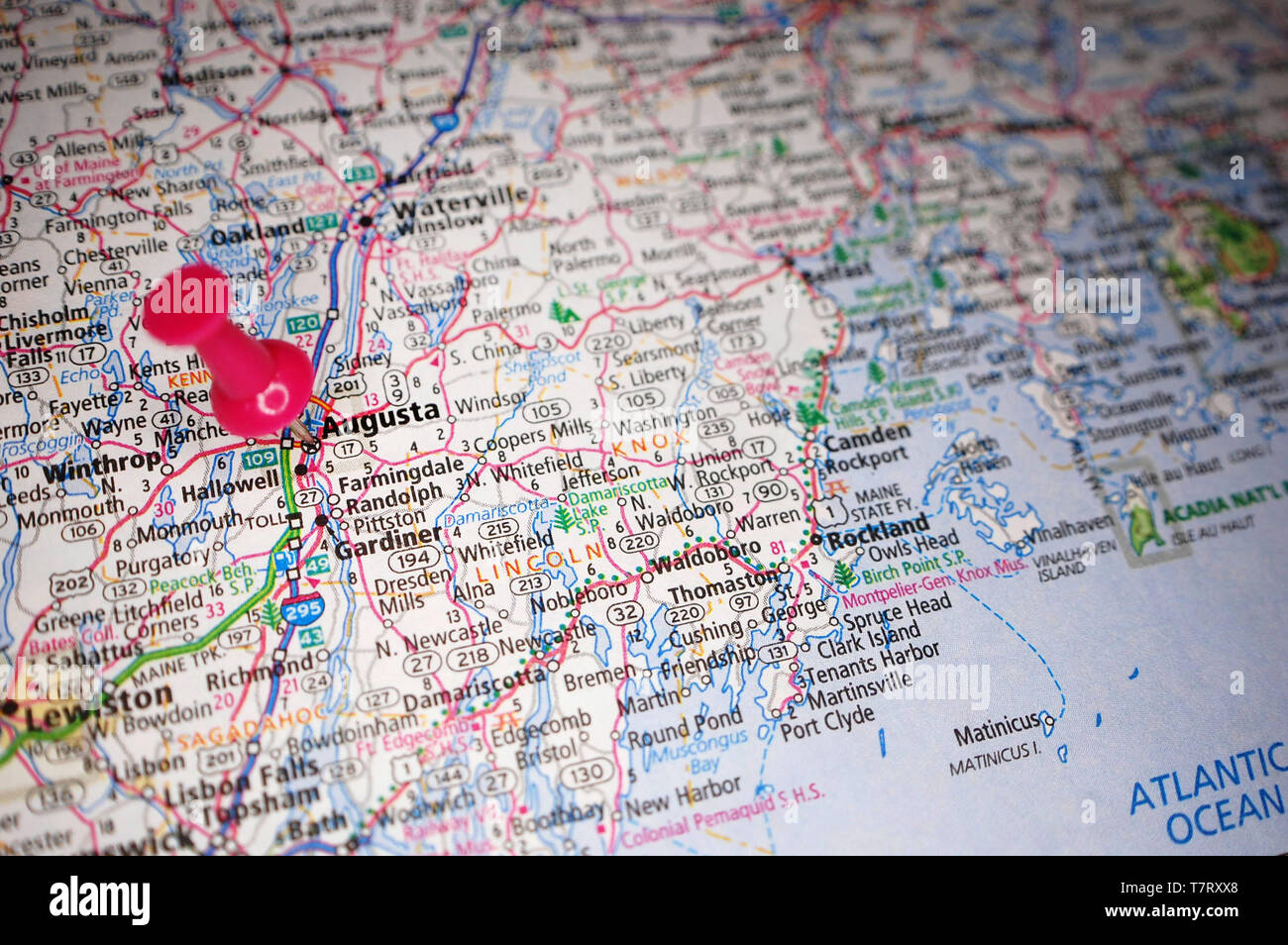 Eine Karte von Augusta, Maine, gekennzeichnet mit einem push Pin. Stockfoto