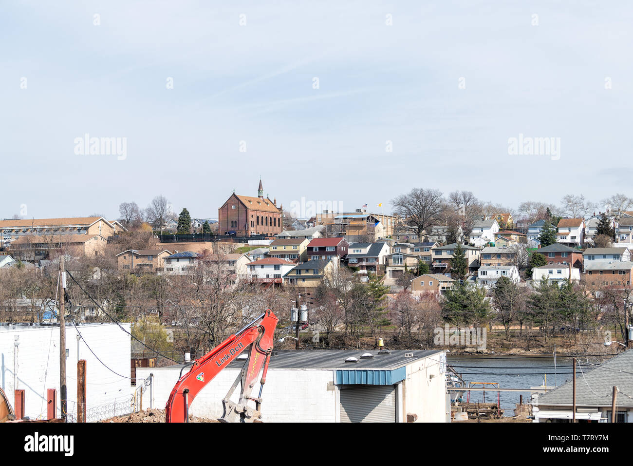 Newark, USA - April 6, 2018: Stadtbild der Innenstadt Wohngebiet und Baustelle in New Jersey mit Häuser Wohnungen Stockfoto