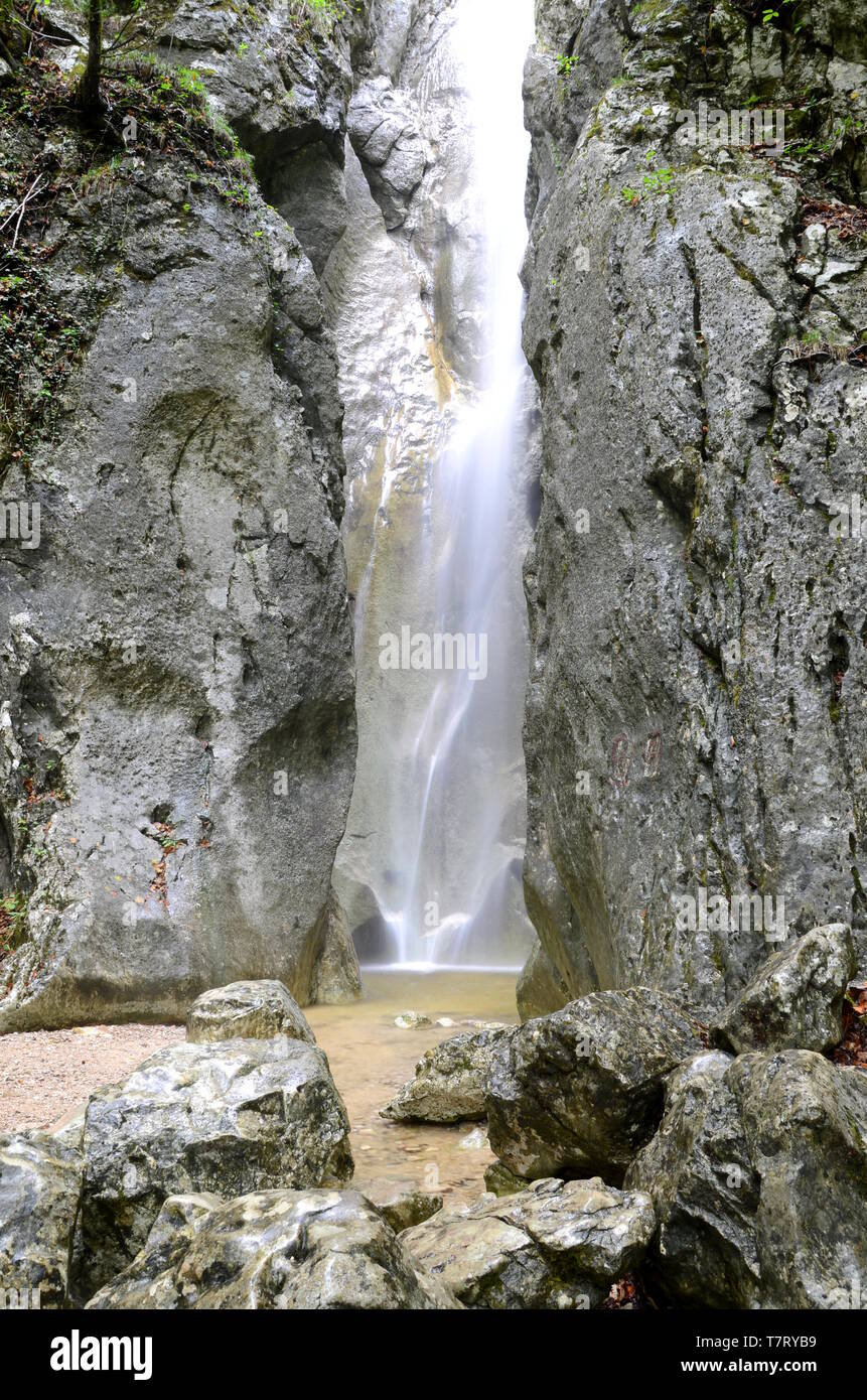 Der Wasserfall war einer der Lieblingsorte der Kaiserin Elisabeth von Österreich, die sich in der Nähe viele Sommer in Bad Ischl verbrachte Stockfoto