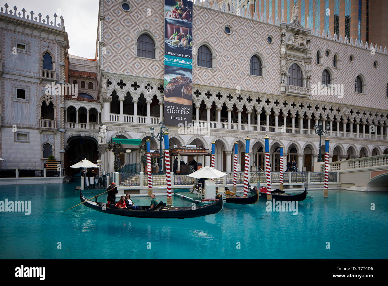 Las Vegas, Paradise, Nevada USA, Gondelfahrten im Venetian Casino und Shopping Mall Stockfoto