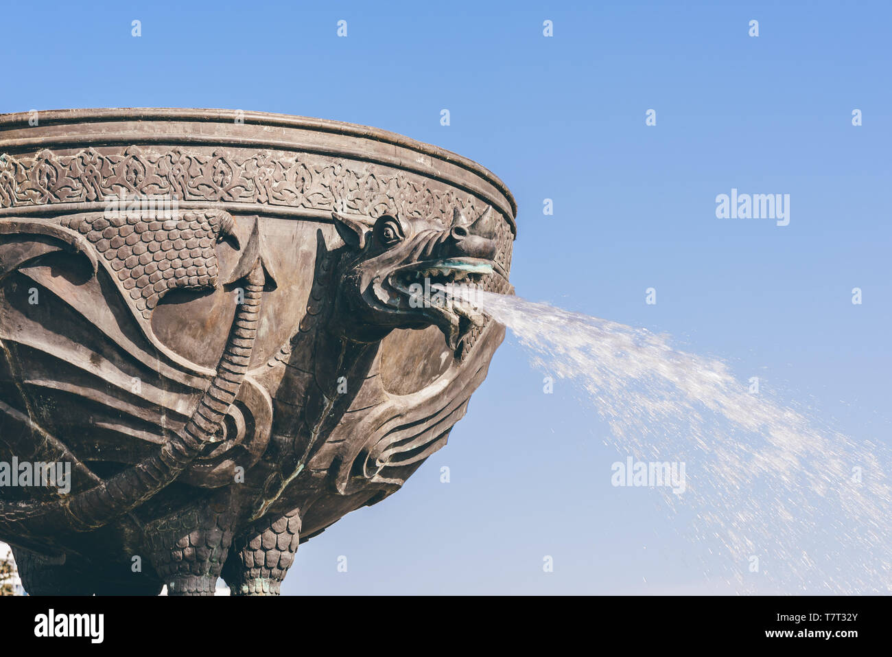 Drachen Brunnen in Kazan Stadt am blauen Himmel Hintergrund Stockfoto