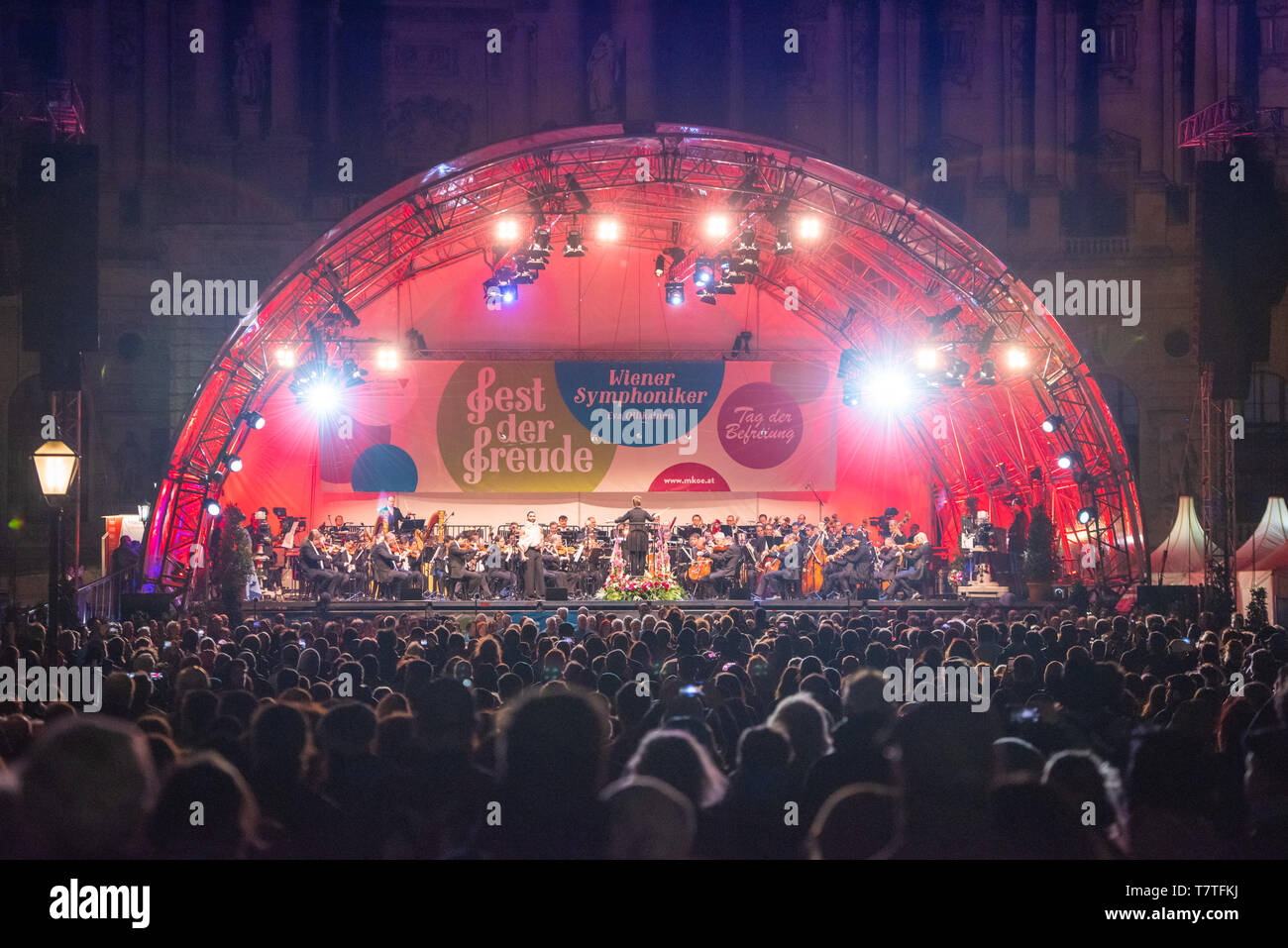 Wien, Österreich. 8. Mai, 2019. Ein Konzert zum Gedenken an den Sieg des Zweiten Weltkriegs und der Befreiung der Konzentrationslager Mauthausen in Österreich ist Wien, Österreich, 8. Mai 2019 statt. Quelle: Guo Chen/Xinhua/Alamy leben Nachrichten Stockfoto