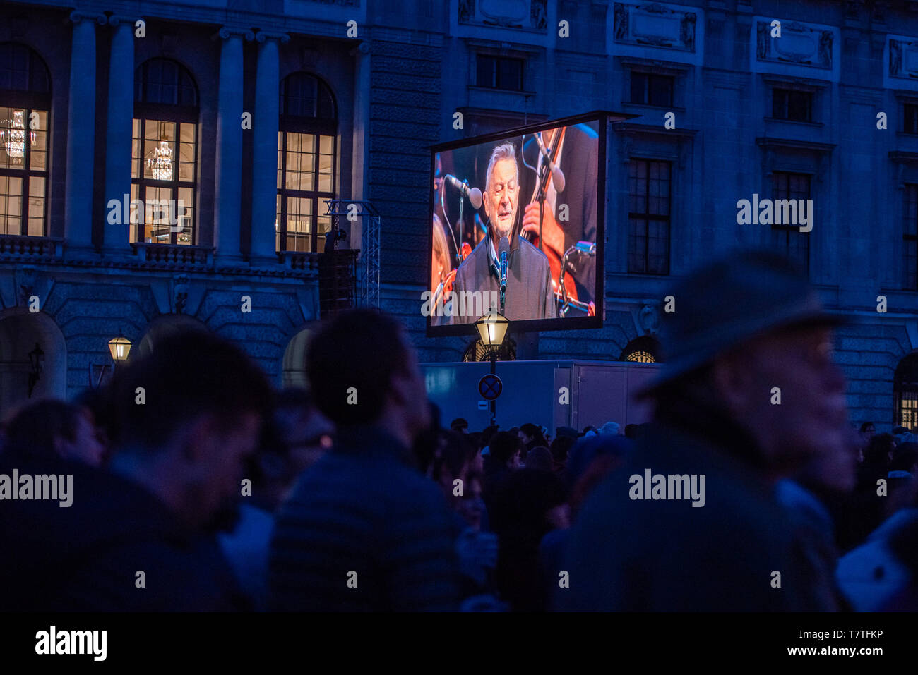 Wien, Österreich. 8. Mai, 2019. Shaul Spielmann, ein Überlebender des Konzentrationslagers Mauthausen, liefert eine Rede bei einem Konzert zum Gedenken an den Sieg des Zweiten Weltkriegs und der Befreiung der Konzentrationslager Mauthausen in Österreich in Wien, Österreich, 8. Mai 2019. Quelle: Guo Chen/Xinhua/Alamy leben Nachrichten Stockfoto