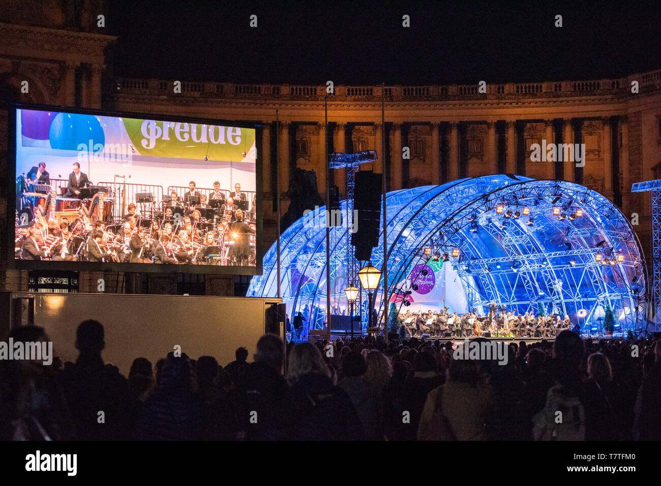 Wien, Österreich. 8. Mai, 2019. Ein Konzert zum Gedenken an den Sieg des Zweiten Weltkriegs und der Befreiung der Konzentrationslager Mauthausen in Österreich ist Wien, Österreich, 8. Mai 2019 statt. Quelle: Guo Chen/Xinhua/Alamy leben Nachrichten Stockfoto