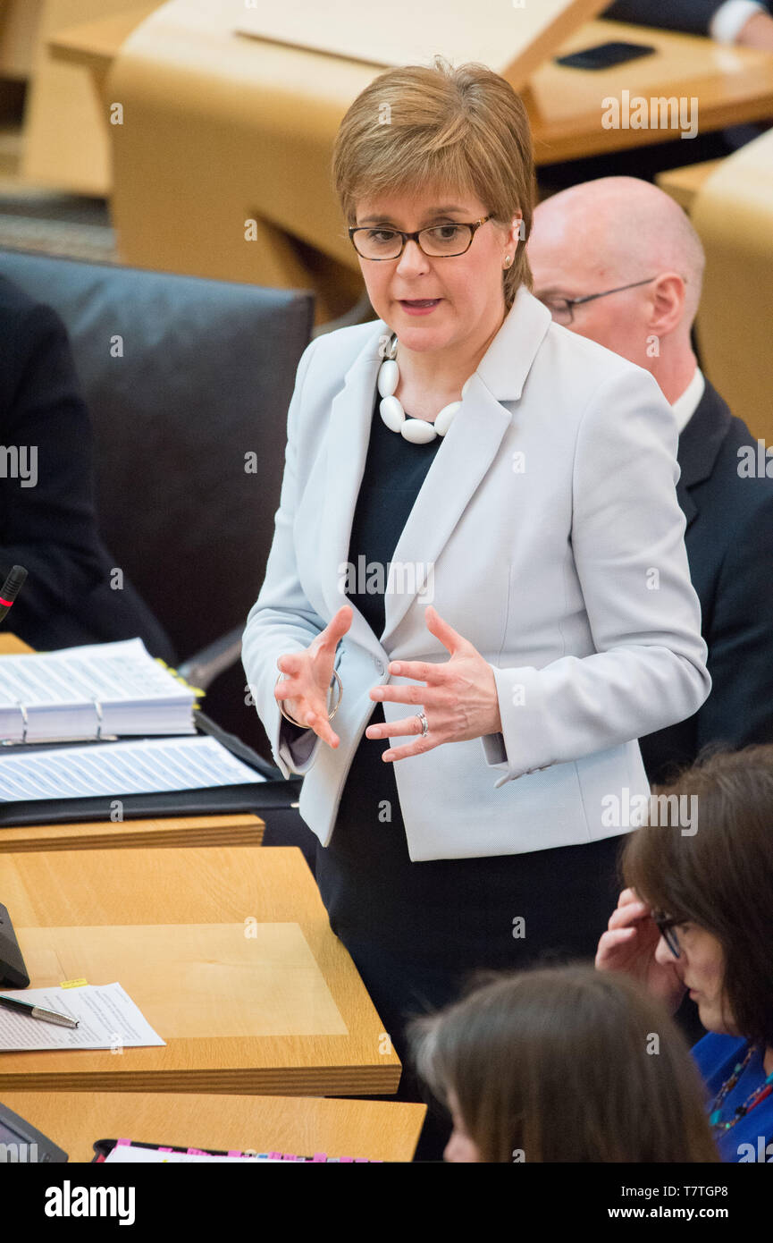 Edinburgh, Großbritannien. 9. Mai, 2019. Nicola Sturgeon MSP am schottischen Parlament während der ersten Minister fragen. Credit: Colin Fisher/Alamy leben Nachrichten Stockfoto