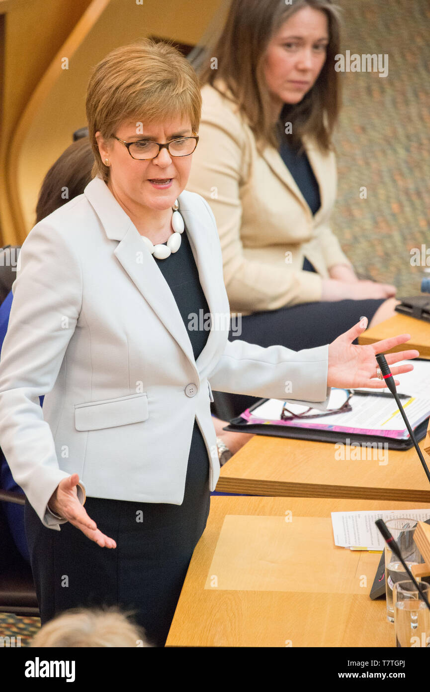 Edinburgh, Großbritannien. 9. Mai, 2019. Nicola Sturgeon MSP am schottischen Parlament während der ersten Minister fragen. Credit: Colin Fisher/Alamy leben Nachrichten Stockfoto