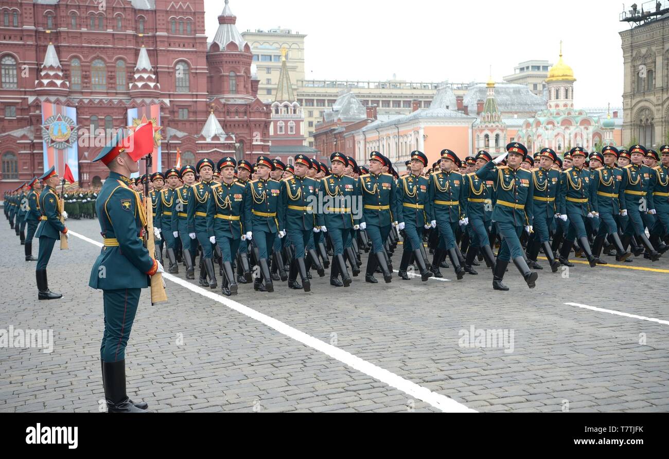 Moskau, Russland. 09 Mai, 2019. Russische Soldaten März während der jährlichen Tag des Sieges Militärparade anlässlich des 74. Jahrestages zum Ende des Zweiten Weltkrieges auf dem Roten Platz am 9. Mai 2019 in Moskau, Russland. Russland feiert die jährliche Veranstaltung wie der Sieg im Großen Vaterländischen Krieg bekannt, mit Paraden und eine nationale Adresse von Präsident Wladimir Putin. Credit: Planetpix/Alamy leben Nachrichten Stockfoto