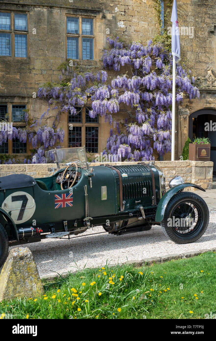 Vintage Gebläse Bentley außerhalb der Lygon Arms Hotel. Broadway Cotswolds, Worcestershire, England Stockfoto