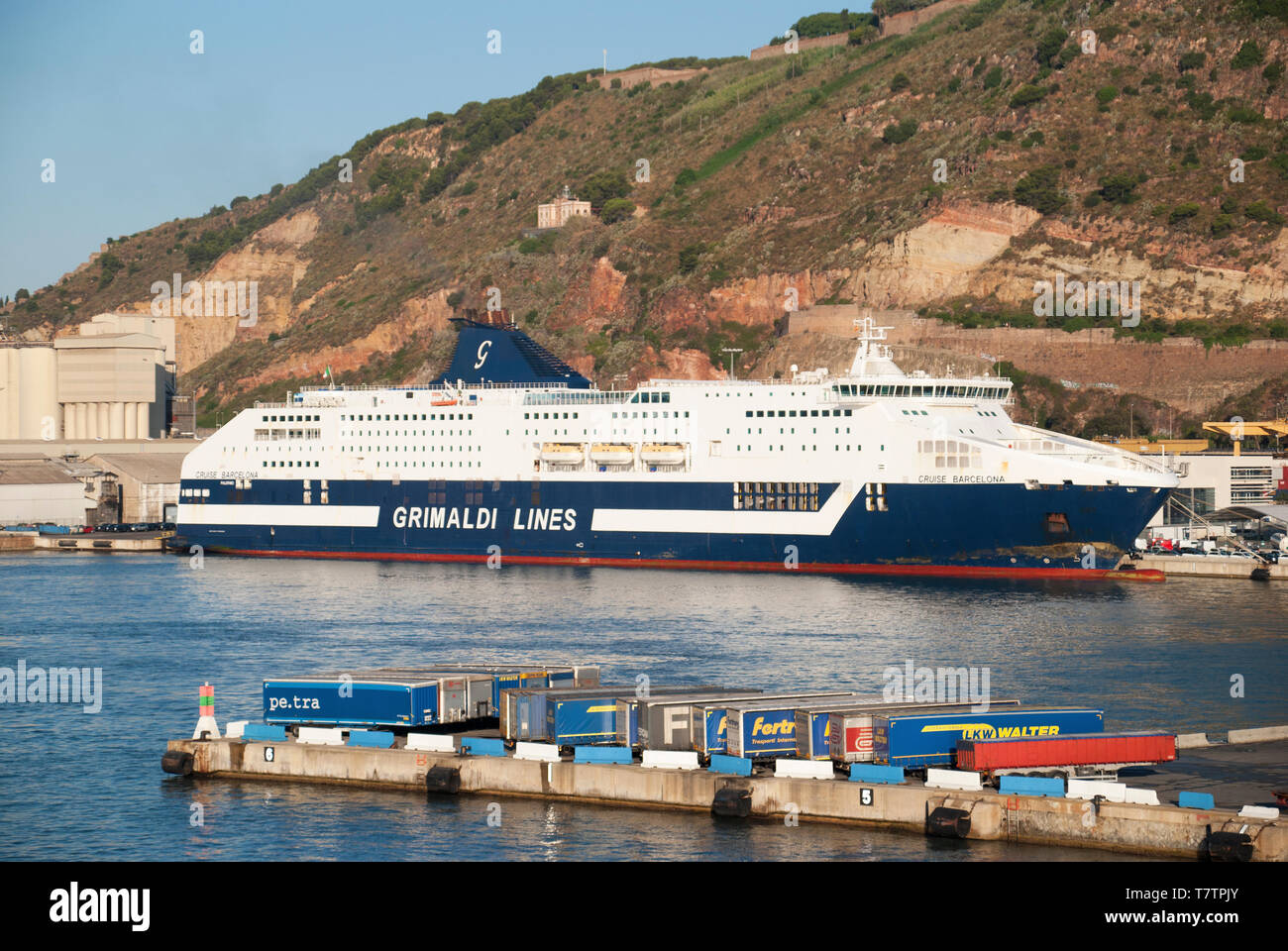 Fähre Barcelona der Grimaldi Lines Firma angedockt am Hafen von Barcelona. Stockfoto