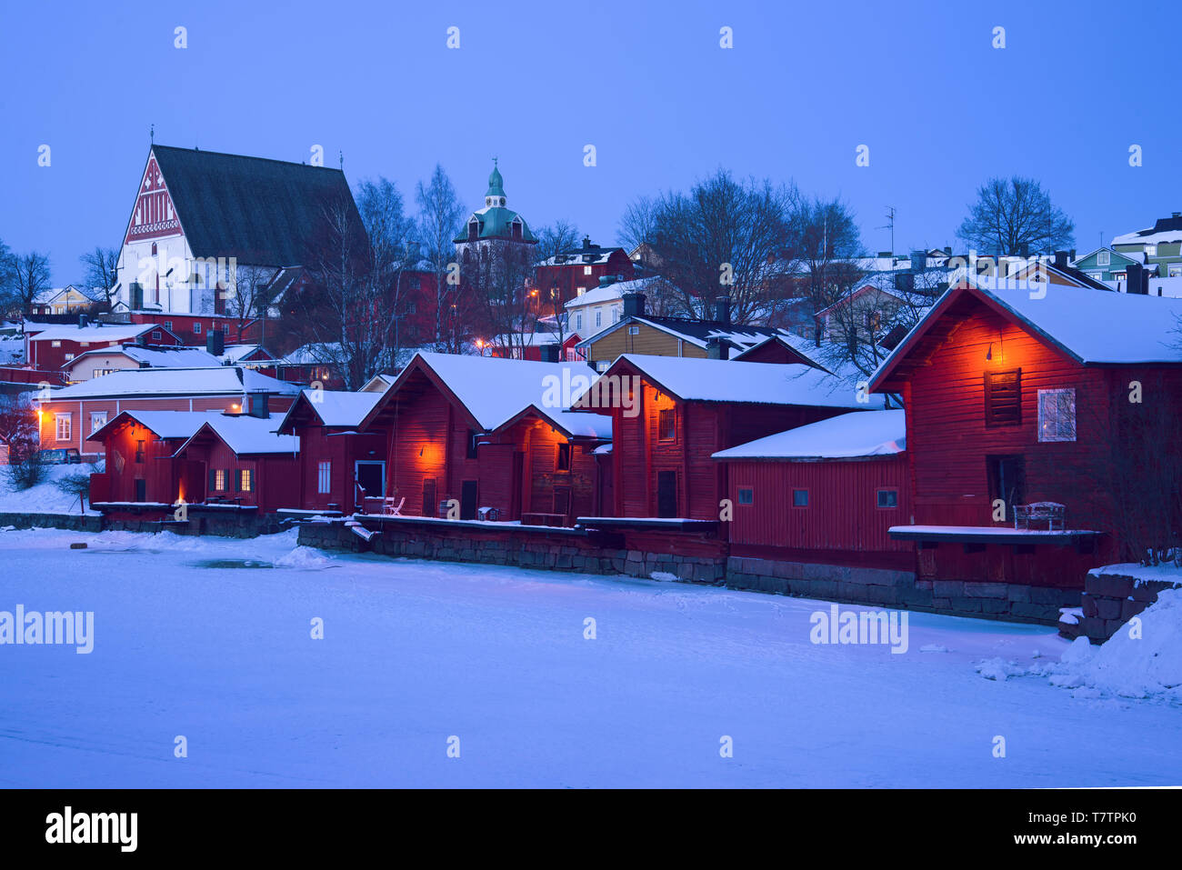 Winter in der Dämmerung in der Altstadt von Porvoo. Finnland Stockfoto
