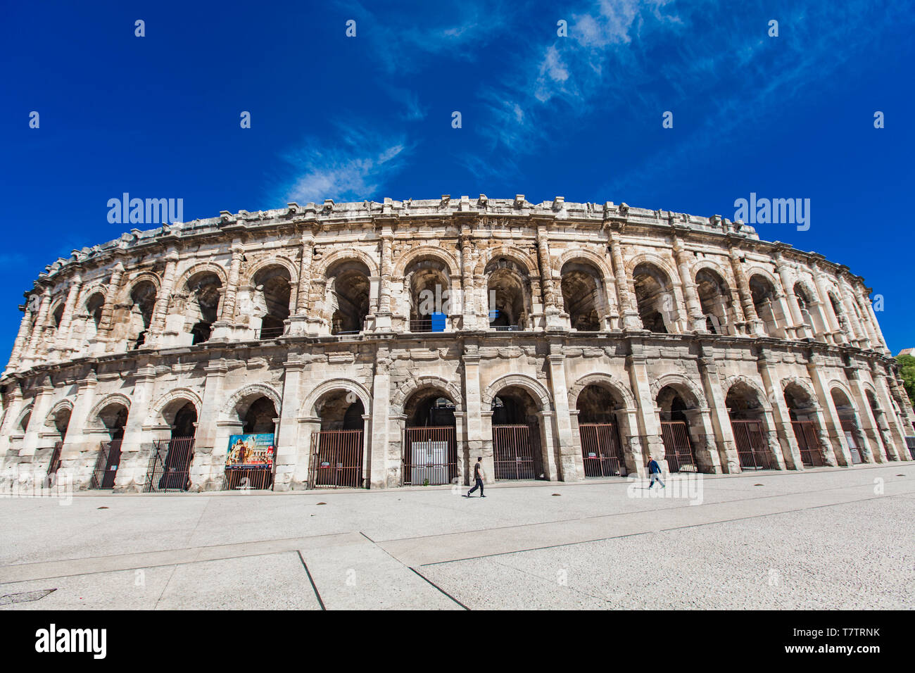 NIMES, Frankreich - 29. APRIL 2019: Arena von Nimes, römische Amphitheater in Nimes, Frankreich. Arena wurde um 70 N.CHR. erbaut und 1863 umgebaut als zu dienen Stockfoto