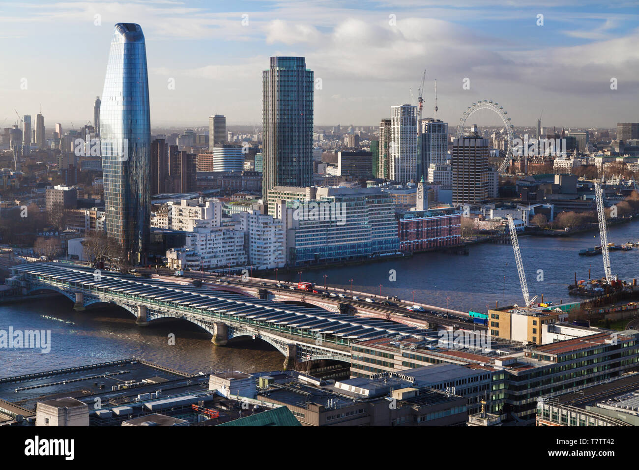 Die Themse von der Kuppel der St. Paul's Cathedral, London, Vereinigtes Königreich. Stockfoto