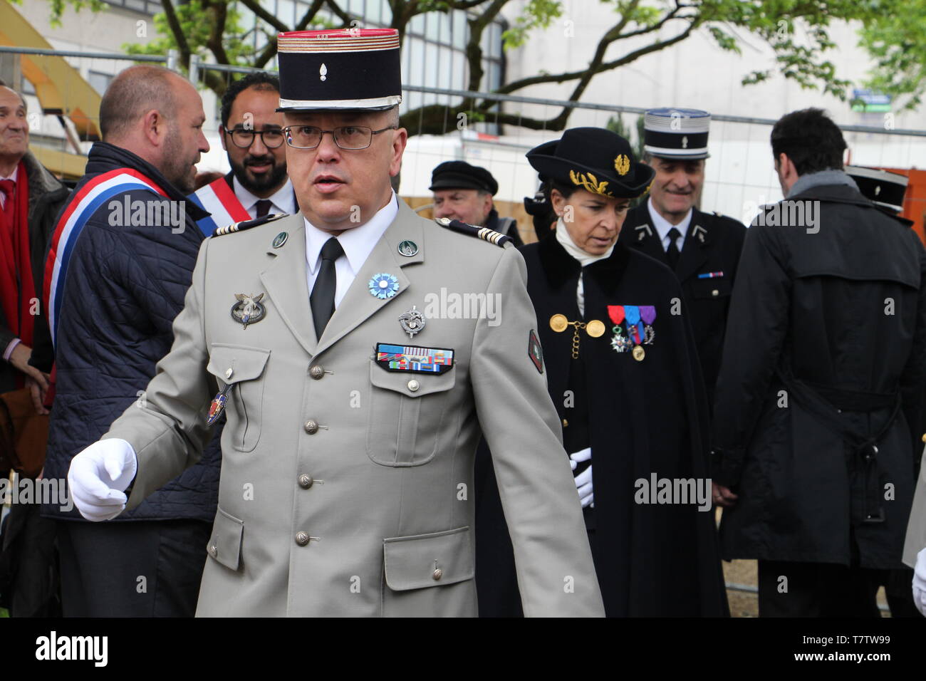 Le 8 Mai été célébrée 2 fois à Niort Devant le Monument Aux Soldats sans Uniforme et plus Officiel Devant le Monument Aux Morts avec Guilloton David Stockfoto