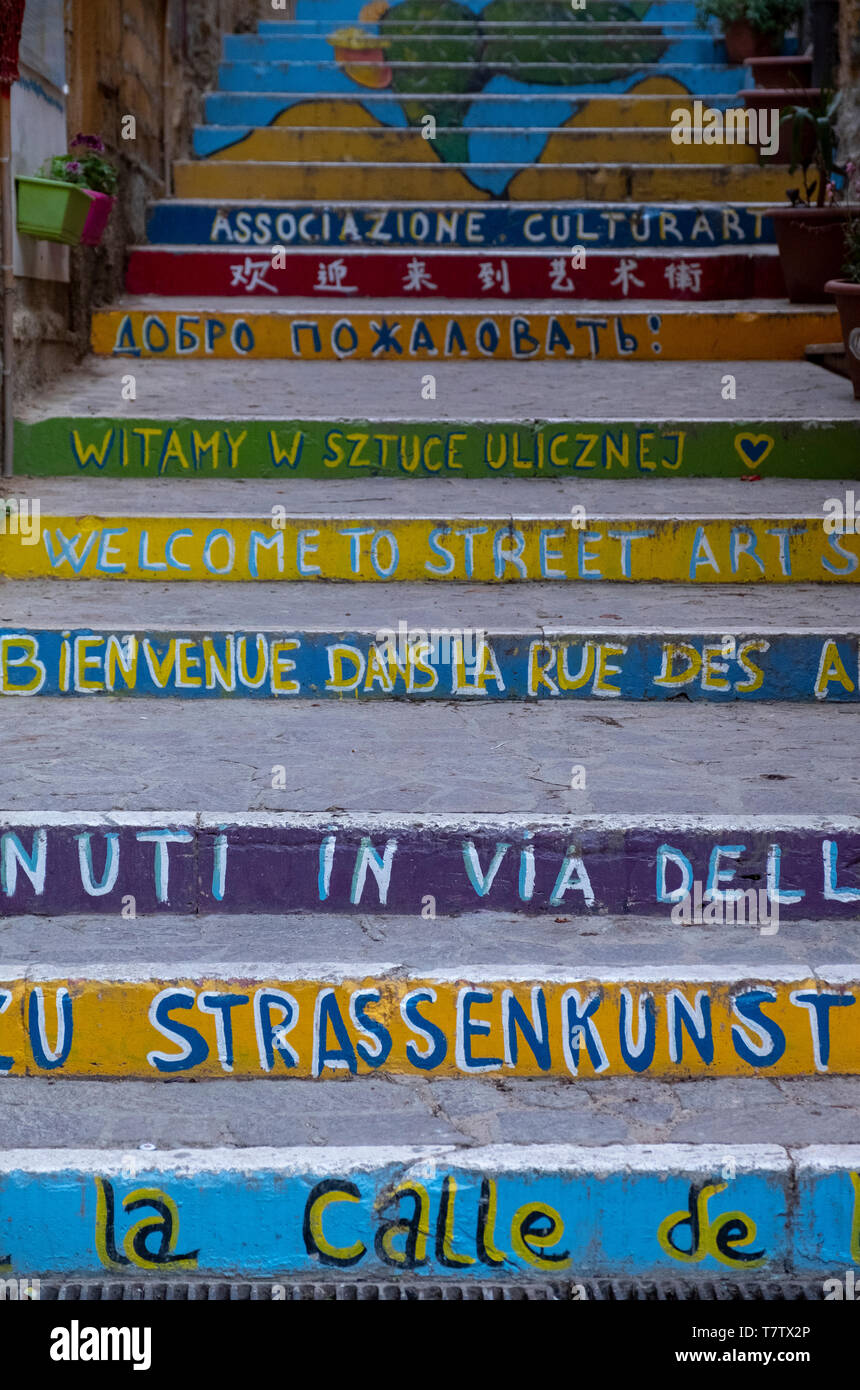 Willkommen auf Schritte Malte gerade weg von der Via Atenea, Agrigento, Sizilien. Stockfoto