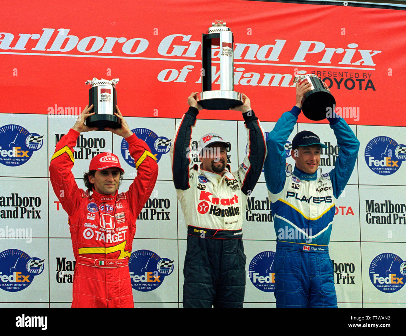 Warenkorb Fahrer Alex Zanardi (L), Michael Andretti (C) und Greg Moore stand auf dem Podium an den Grand Prix 1998 von Miami an Homestead-Miami Speedway. Stockfoto