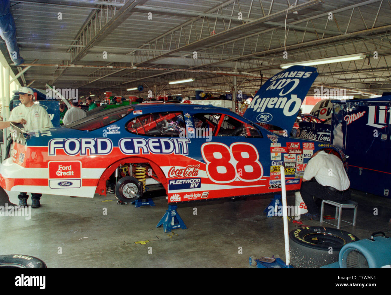 Dale Jarrett's Auto sitzt in seiner Garage während der speedweeks Daytona an der internationalen Sppedway 1998 Stockfoto