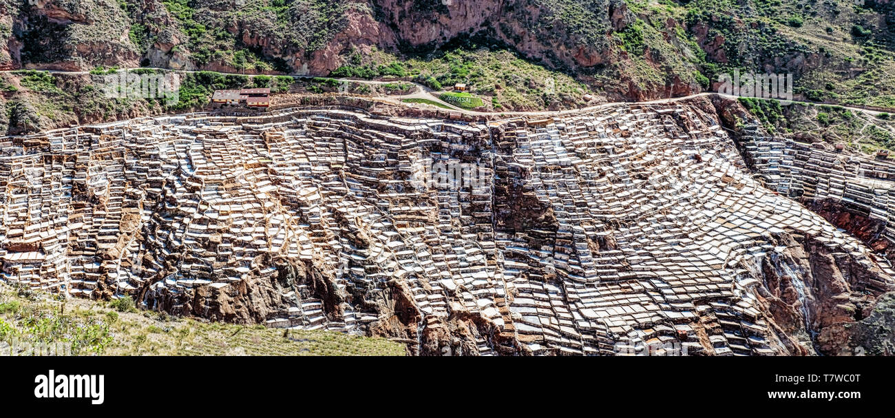Blick auf Salinas de Maras, Salz Verdunstung Teich auch genannt Salzminen in der Nähe der Stadt von Maras im Heiligen Tal der Inkas und in der Nähe von Cusco in Stockfoto