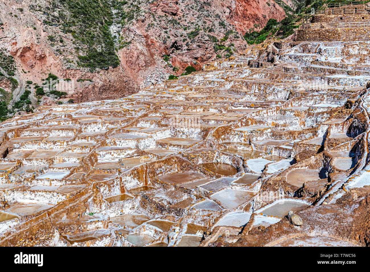Blick auf Salinas de Maras, Salz Verdunstung Teich auch genannt Salzminen in der Nähe der Stadt von Maras im Heiligen Tal der Inkas und in der Nähe von Cusco in Stockfoto