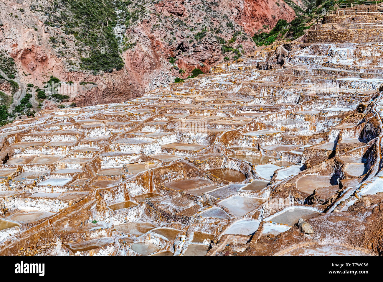 Blick auf Salinas de Maras, Salz Verdunstung Teich auch genannt Salzminen in der Nähe der Stadt von Maras im Heiligen Tal der Inkas und in der Nähe von Cusco in Stockfoto