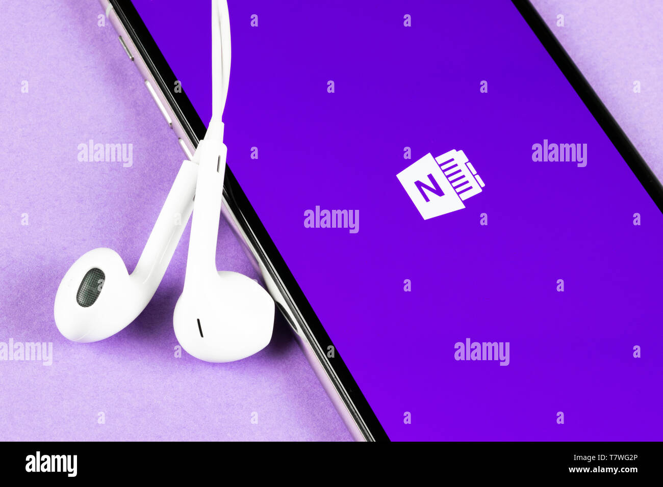 Helsinki, Finnland, 4. Mai 2019: Microsoft OneNote office Symbol auf Apple iPhone X-close-up. Microsoft eine Note App Symbol. Microsoft Auf Stockfoto