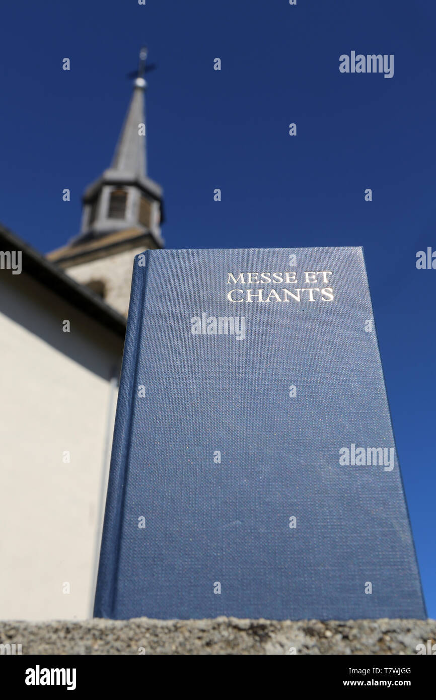 Livre de Messe et Gesänge. Eglise Saint-Nicolas de Véroce. Stockfoto